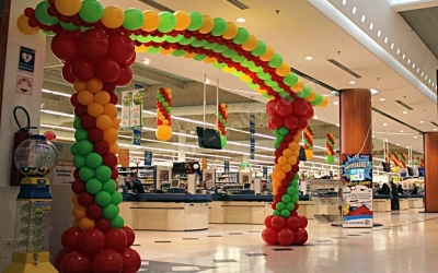 Оформление магазина шарами