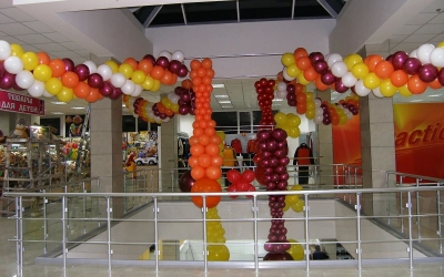 Оформление магазина шарами