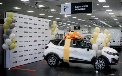 Оформление шарами автосалона