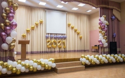 Оформление сцены шарами